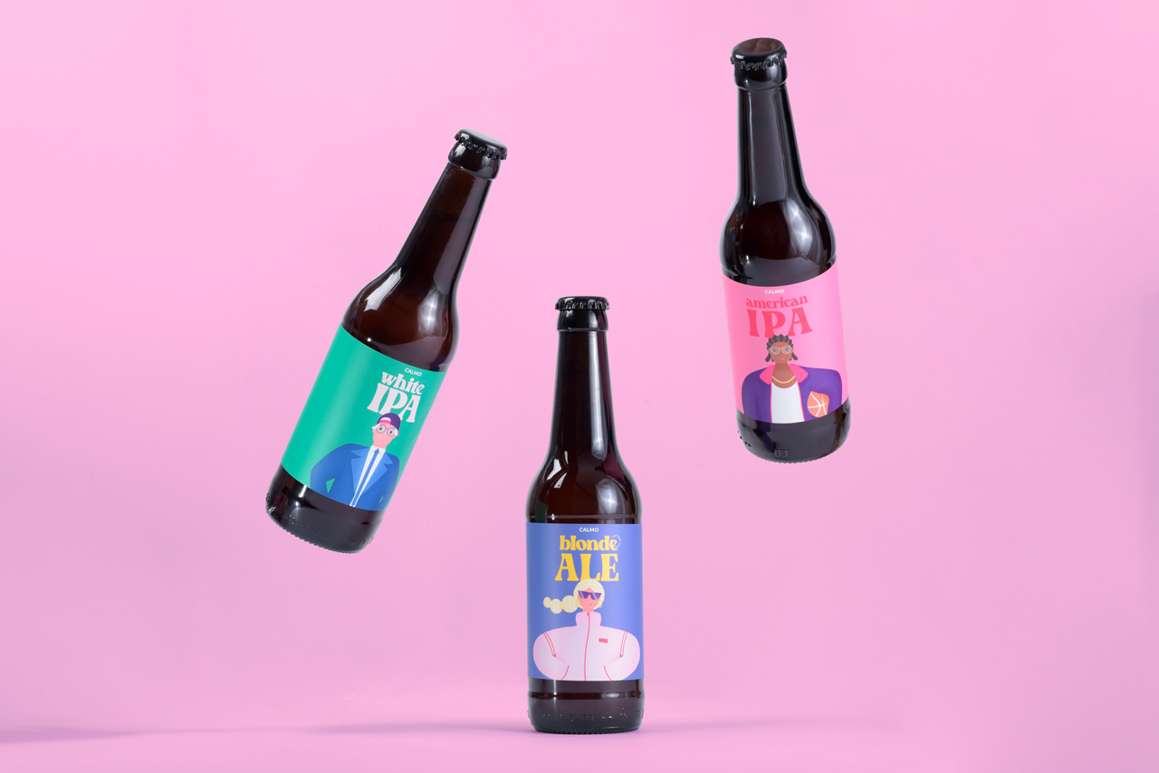 Foto de 3 cervezas con etiquetas de colores